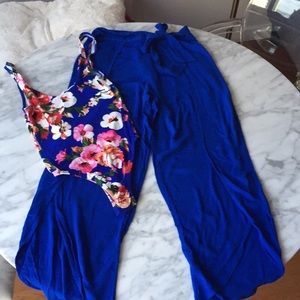 Flowy pants with tropical low back bodysuit